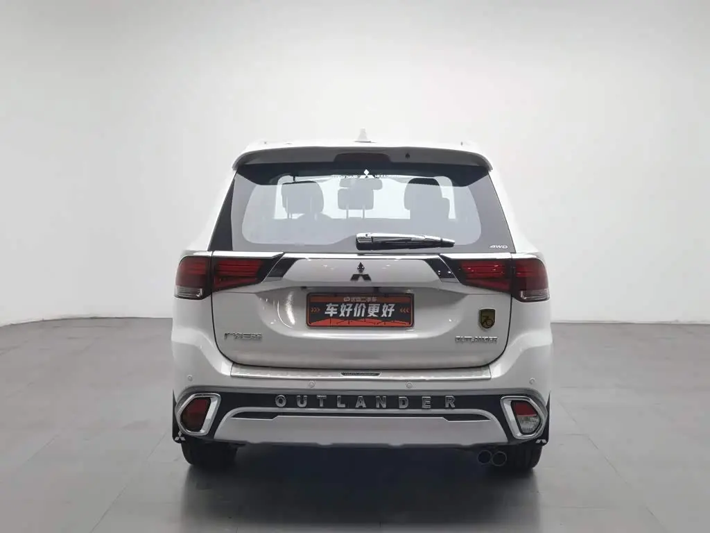Mitsubishi Outlander 2020 — Photo 4/20