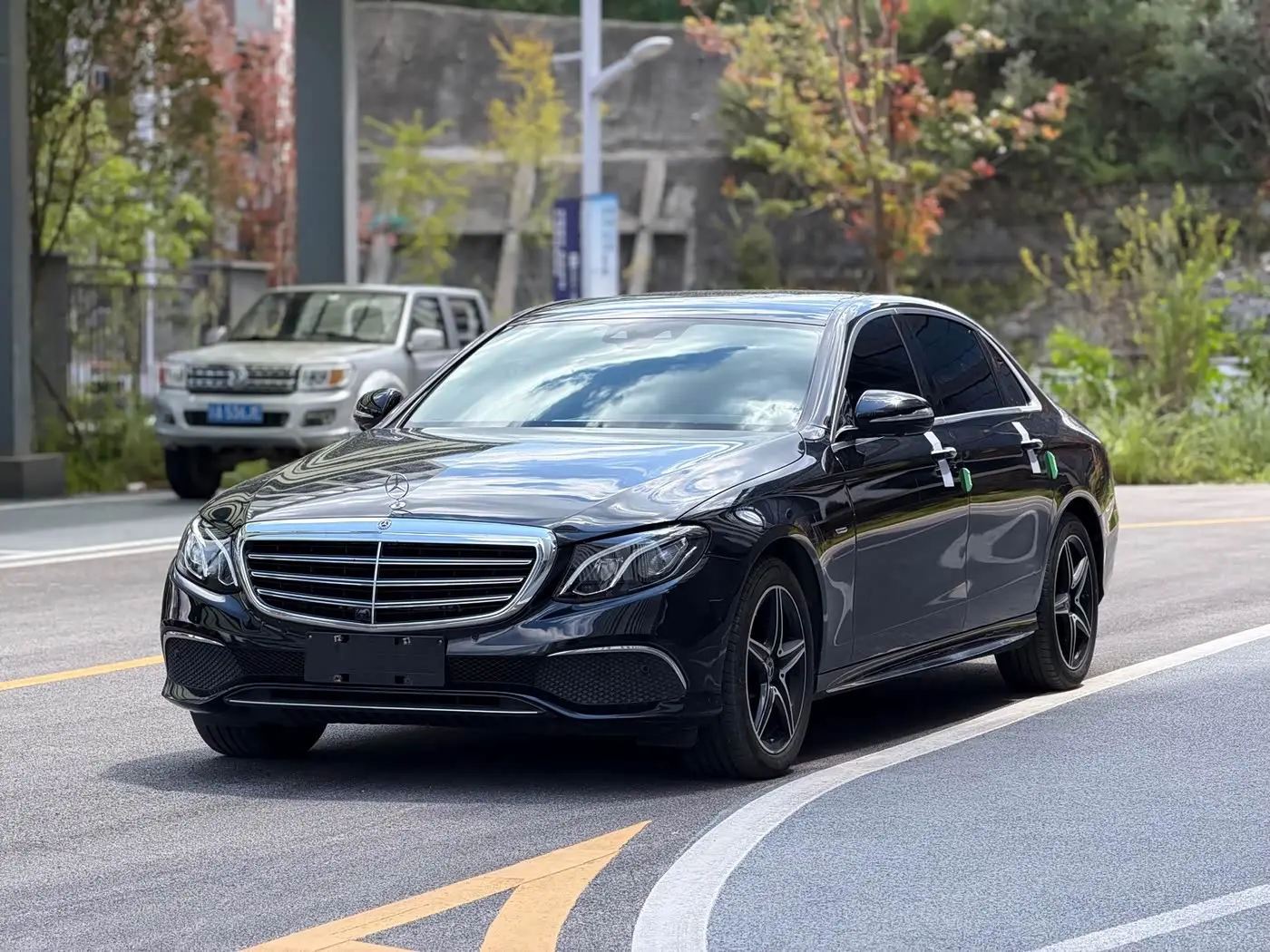 Mercedes-Benz E-Class 2020 — Photo 1/9