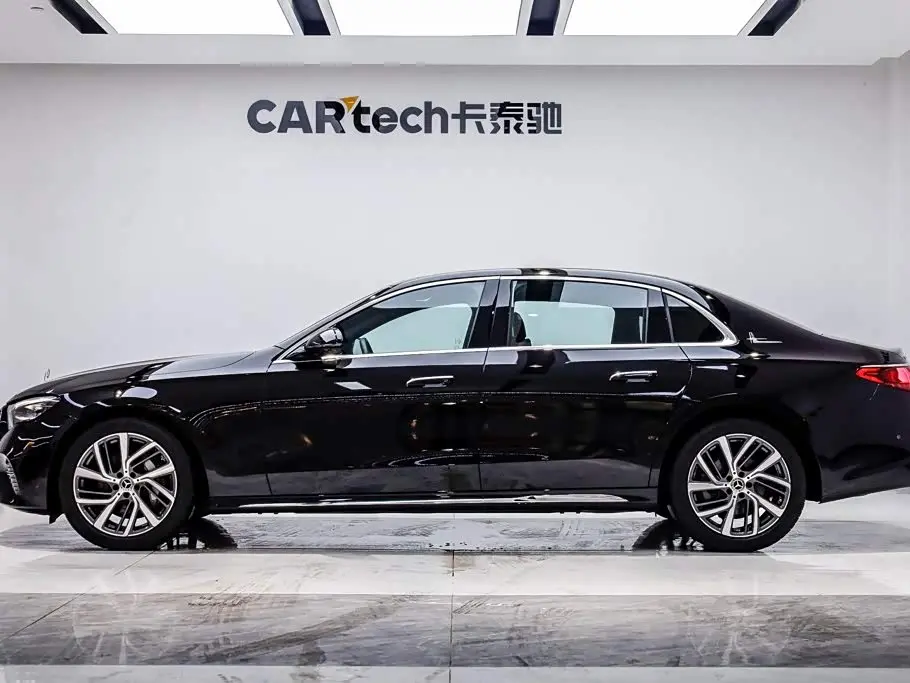 Mercedes-Benz E-Class 2024 — Photo 2/20