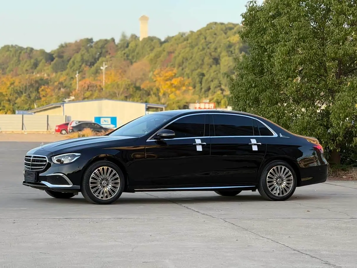 Mercedes-Benz E-Class 2023 — Photo 4/15