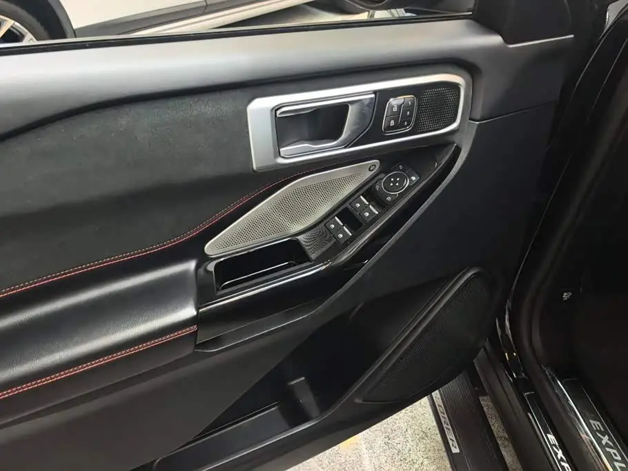 Ford Explorer 2024 — ფოტო 7/16