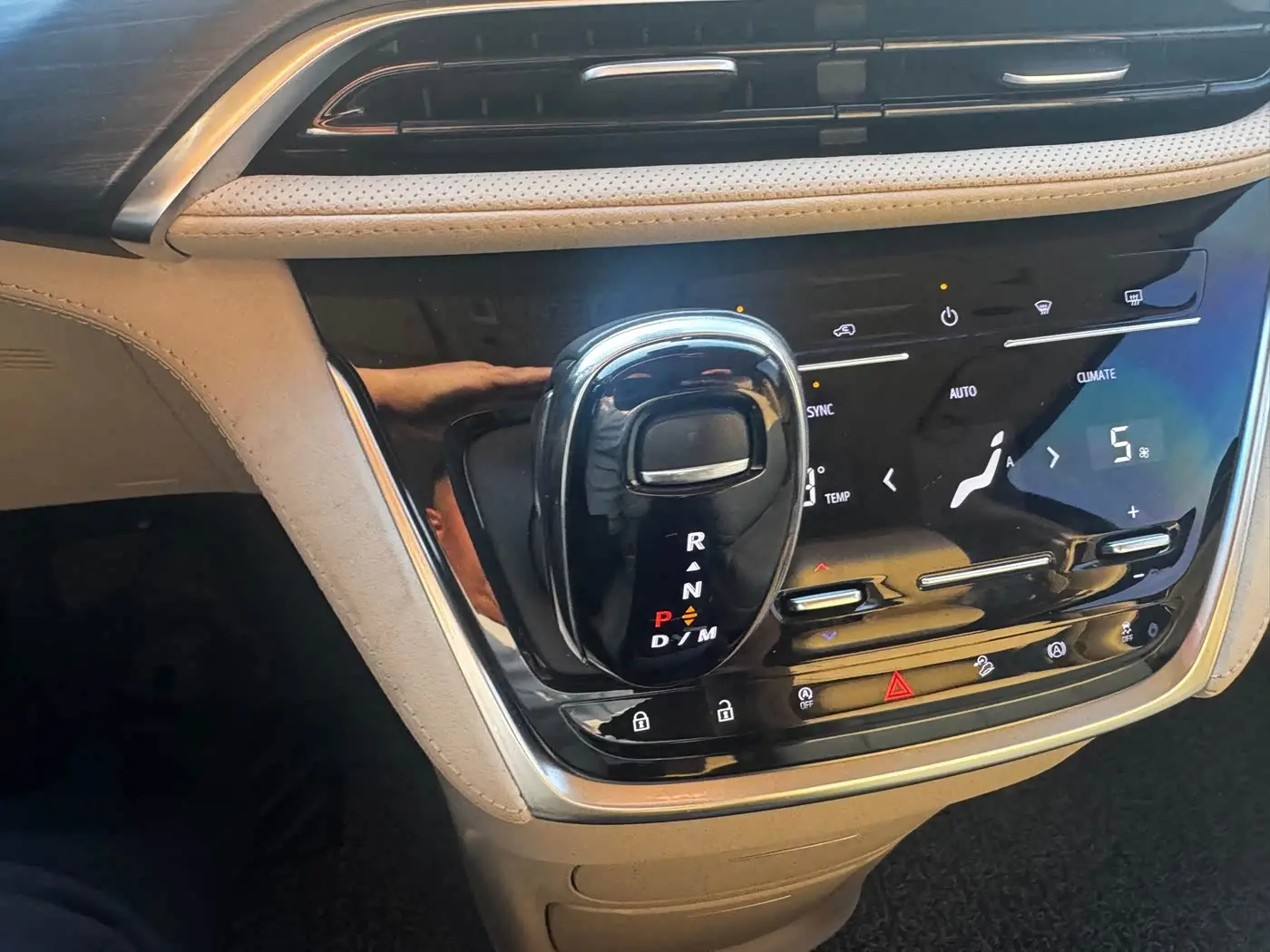 Buick GL8 2022 — Photo 9/16