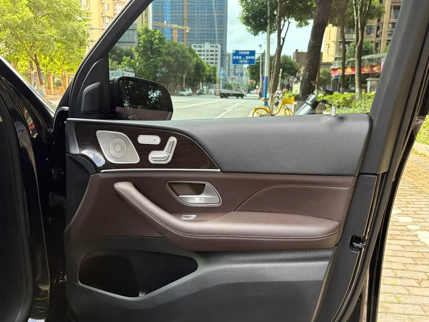 Mercedes-Benz GLE 2022 — Photo 13/20