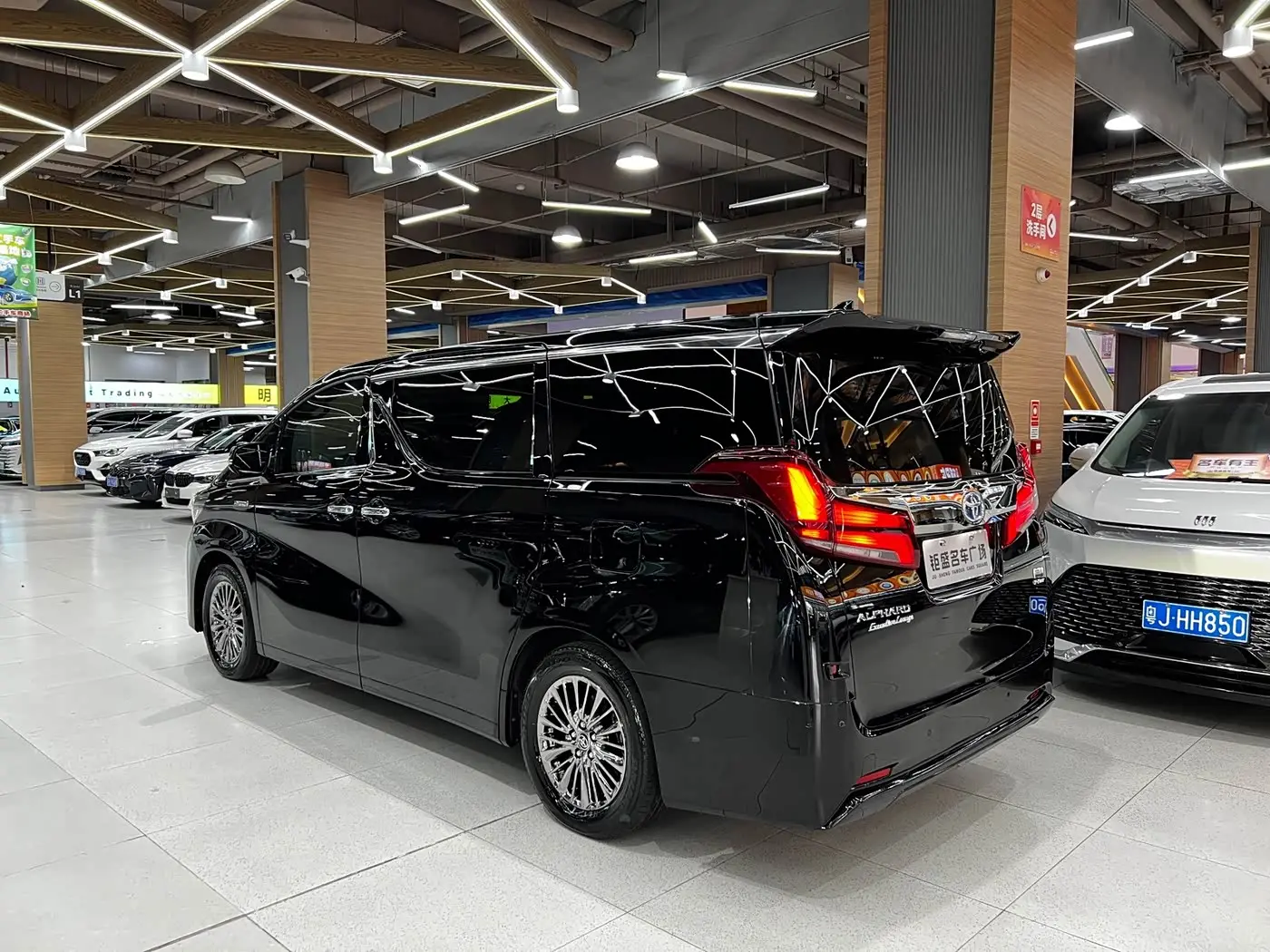 Toyota Alphard 2021 — Фото 4/15