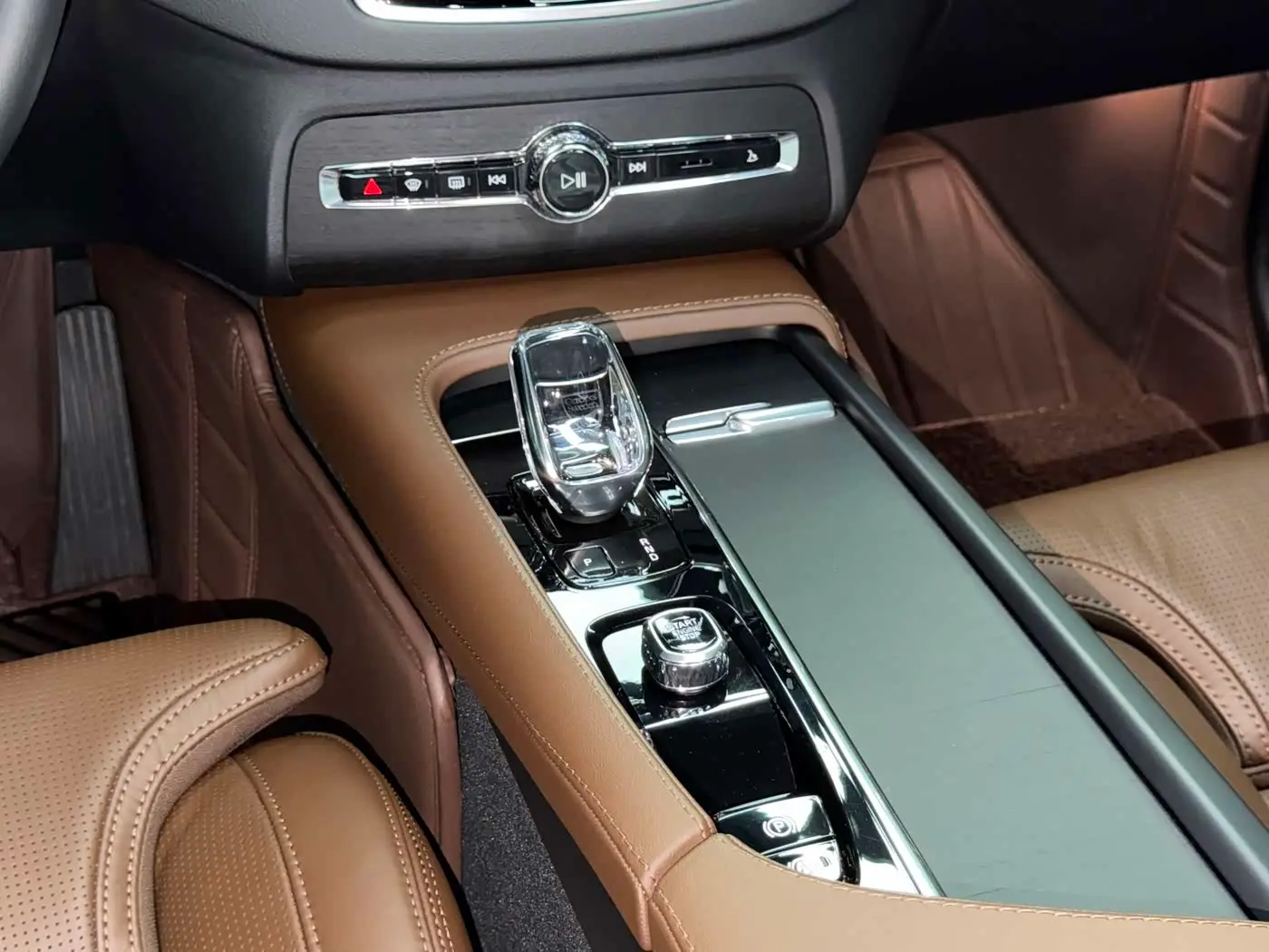 Volvo XC90 2022 — Photo 13/19