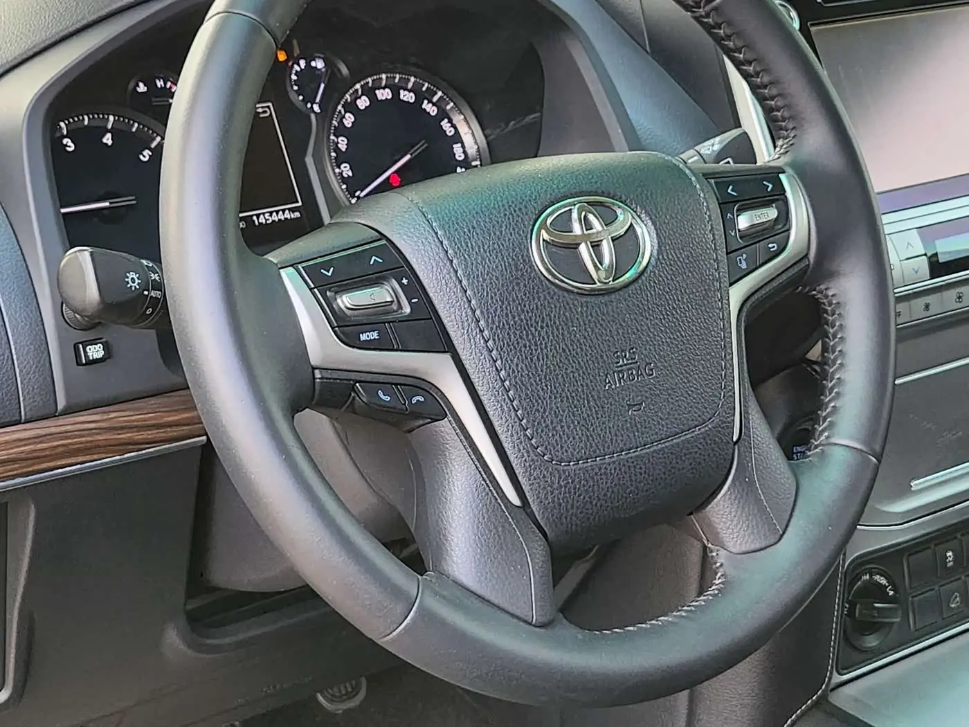 Toyota Prado 2018 — Photo 7/17