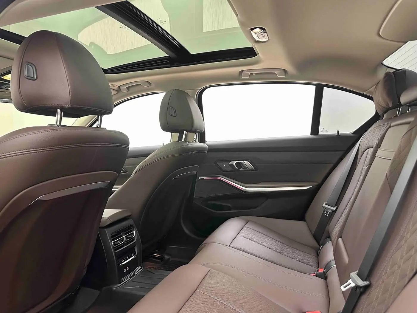 BMW 3 Series 2025 — Photo 18/20