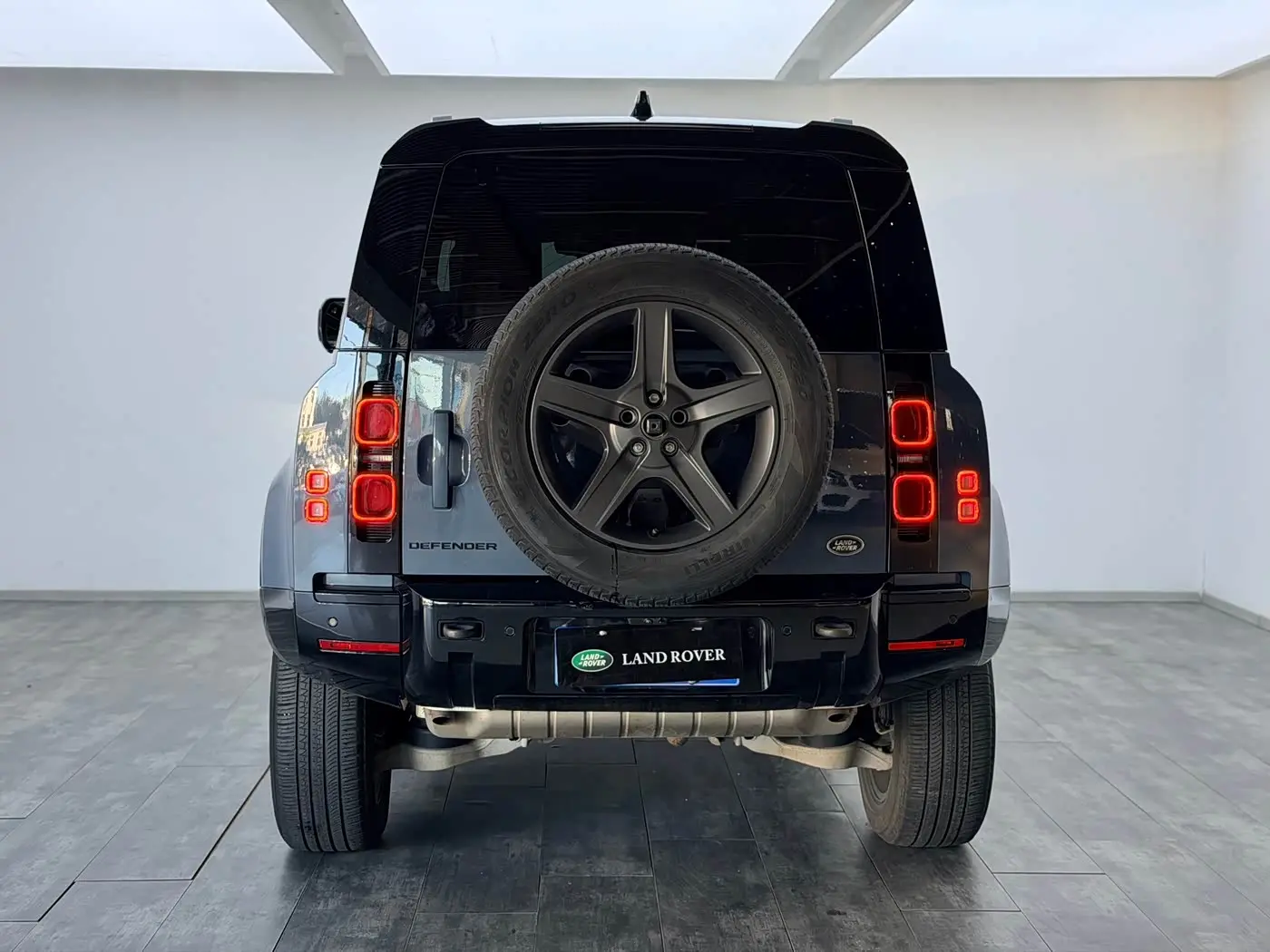 Land Rover Defender 2022 — Photo 6/19