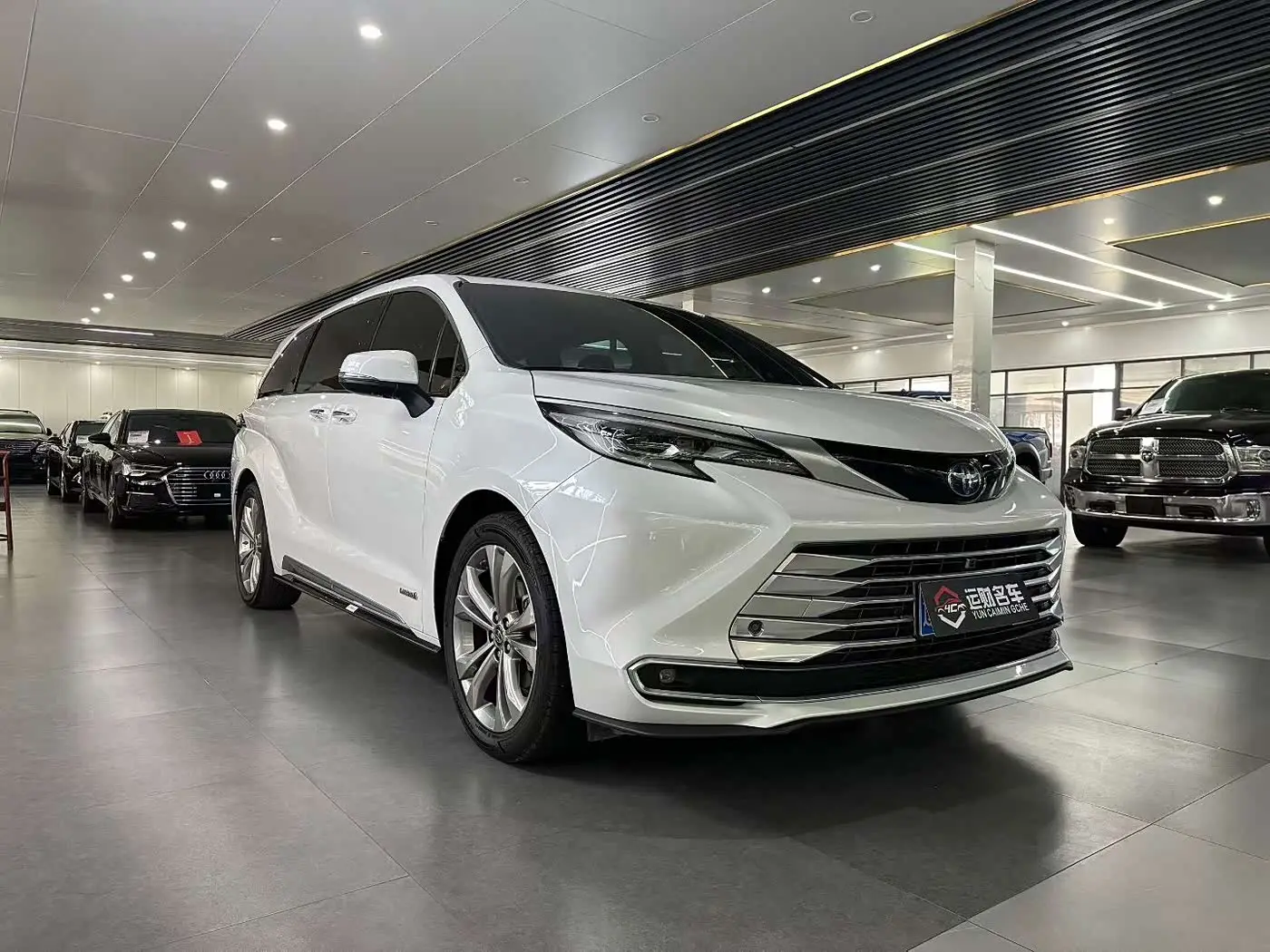 Toyota Sienna 2023 — Photo 3/9