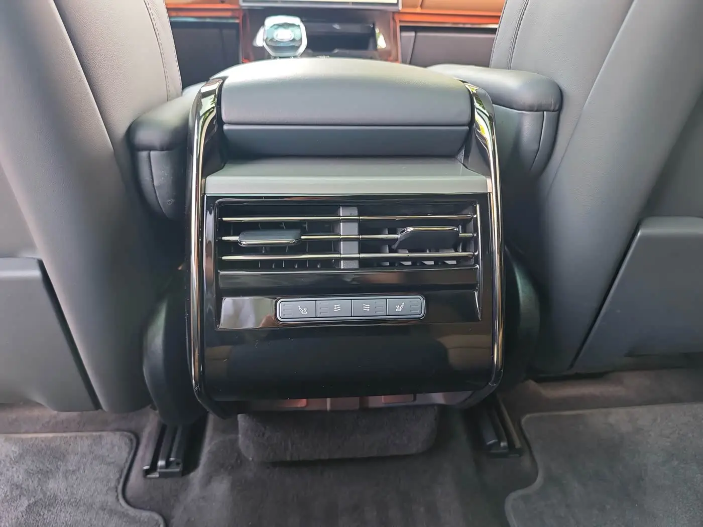 Land Rover Range Rover Sport 2025 — Фото 9/13