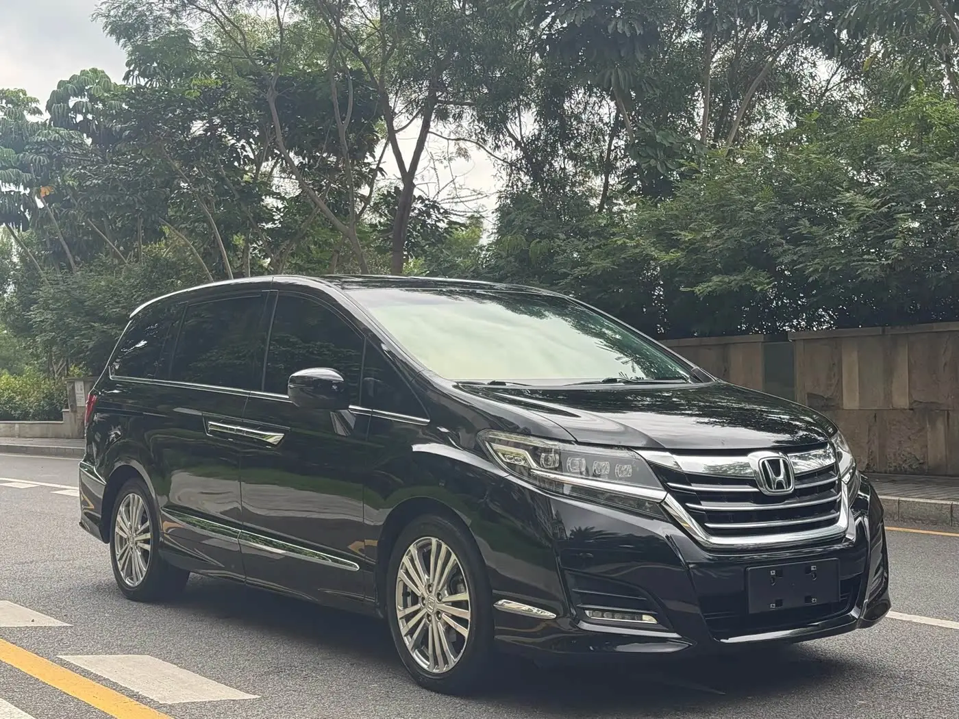 Honda Elysion 2017 — ფოტო 3/20