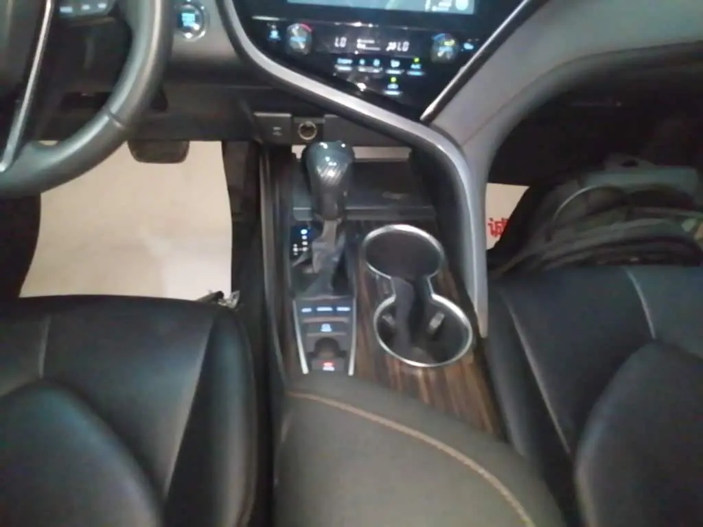 Toyota Camry 2021 — Şəkil 14/20