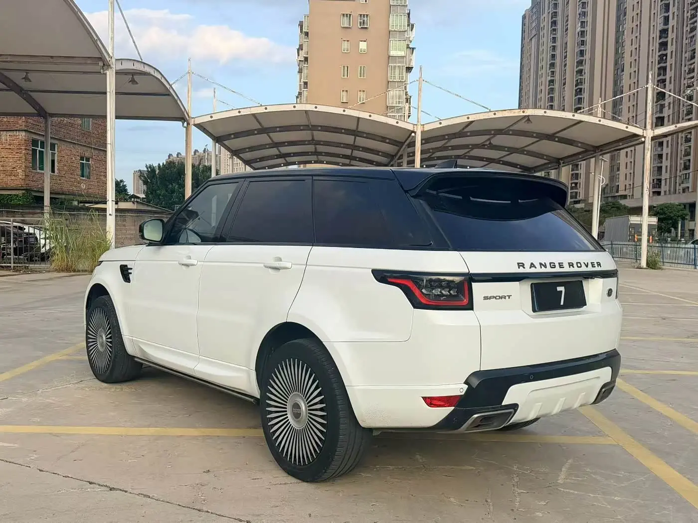 Land Rover Range Rover Sport 2020 — Photo 9/9