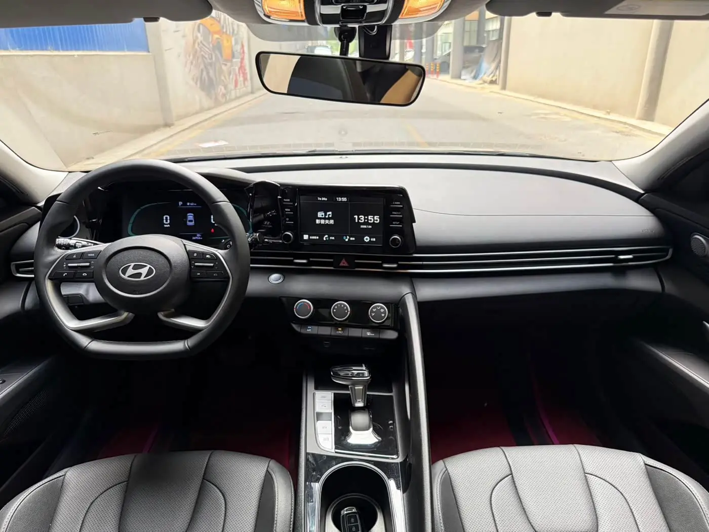 Hyundai Elantra 2024 — Photo 8/20
