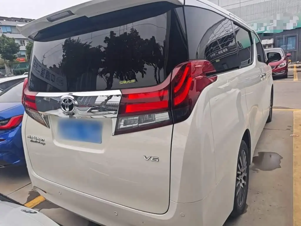 Toyota Alphard 2017 — Photo 7/20