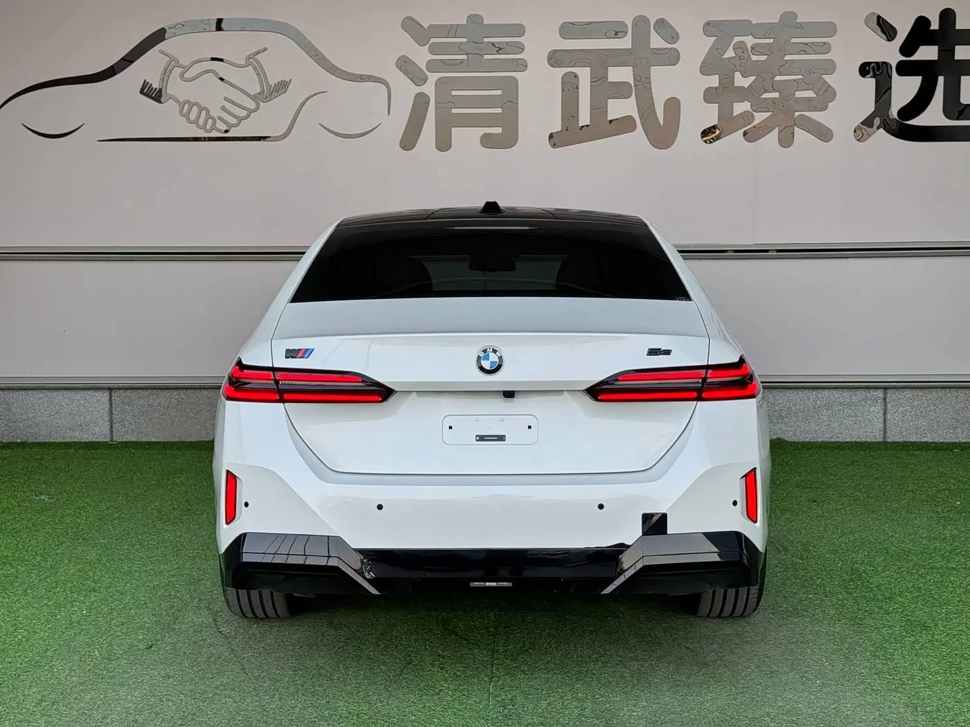 BMW 5 Series 2025 — Фото 14/15