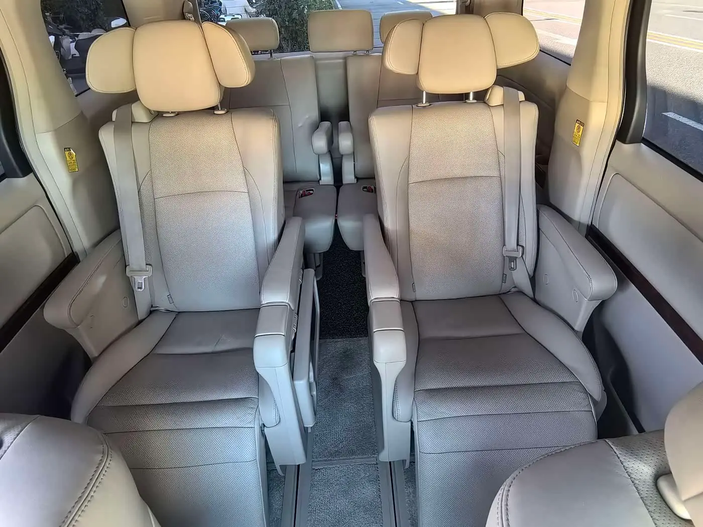 Toyota Alphard 2010 — Photo 11/20