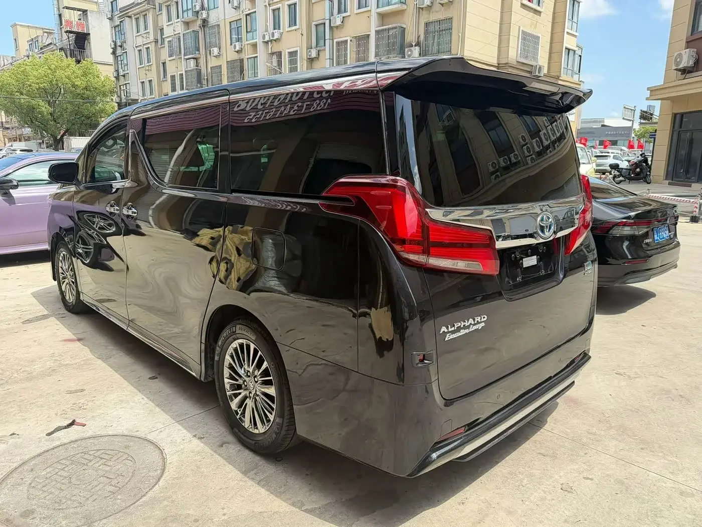 Toyota Alphard 2022 — Photo 8/9