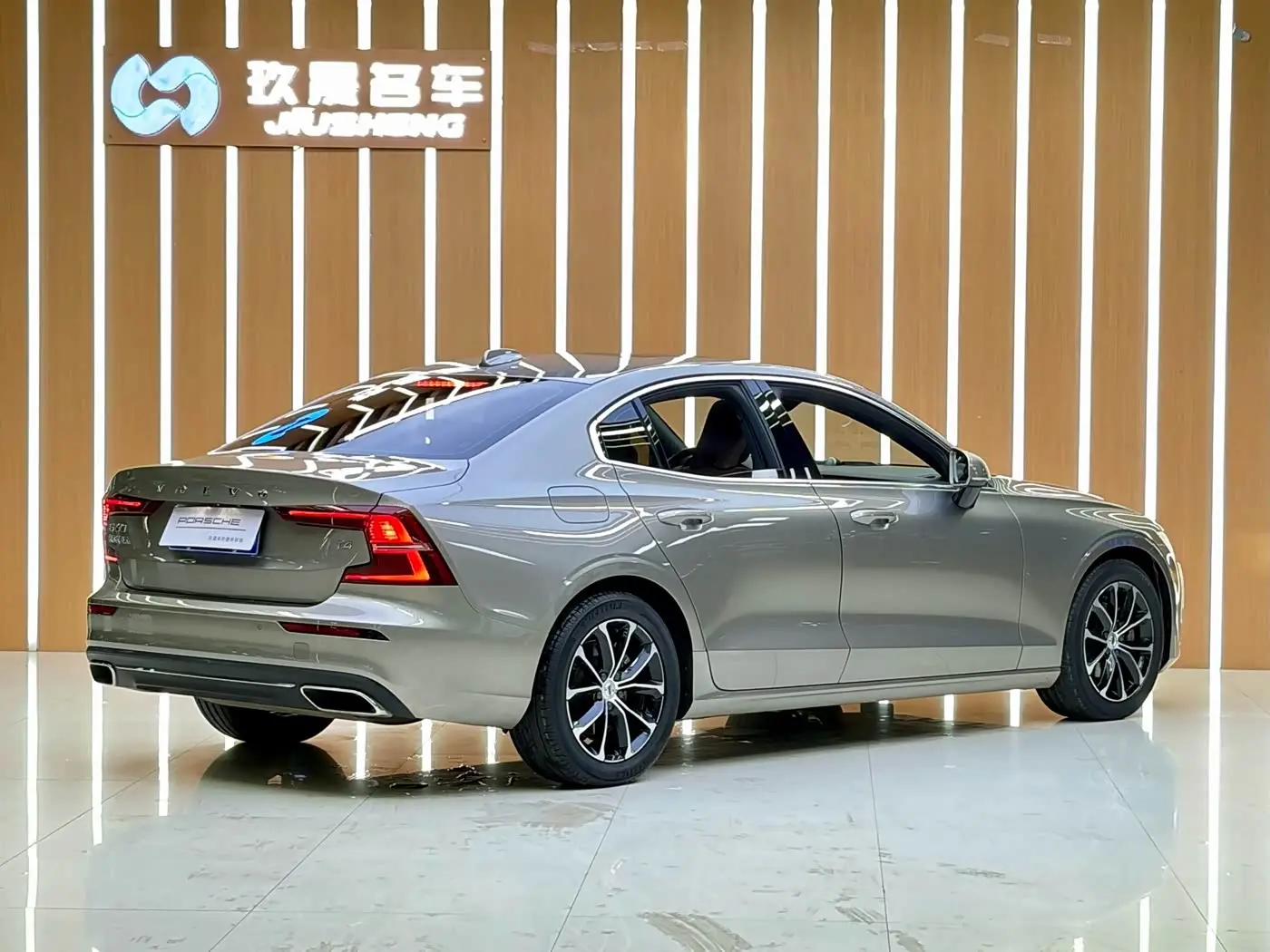 Volvo S60 2020 — Фото 18/18