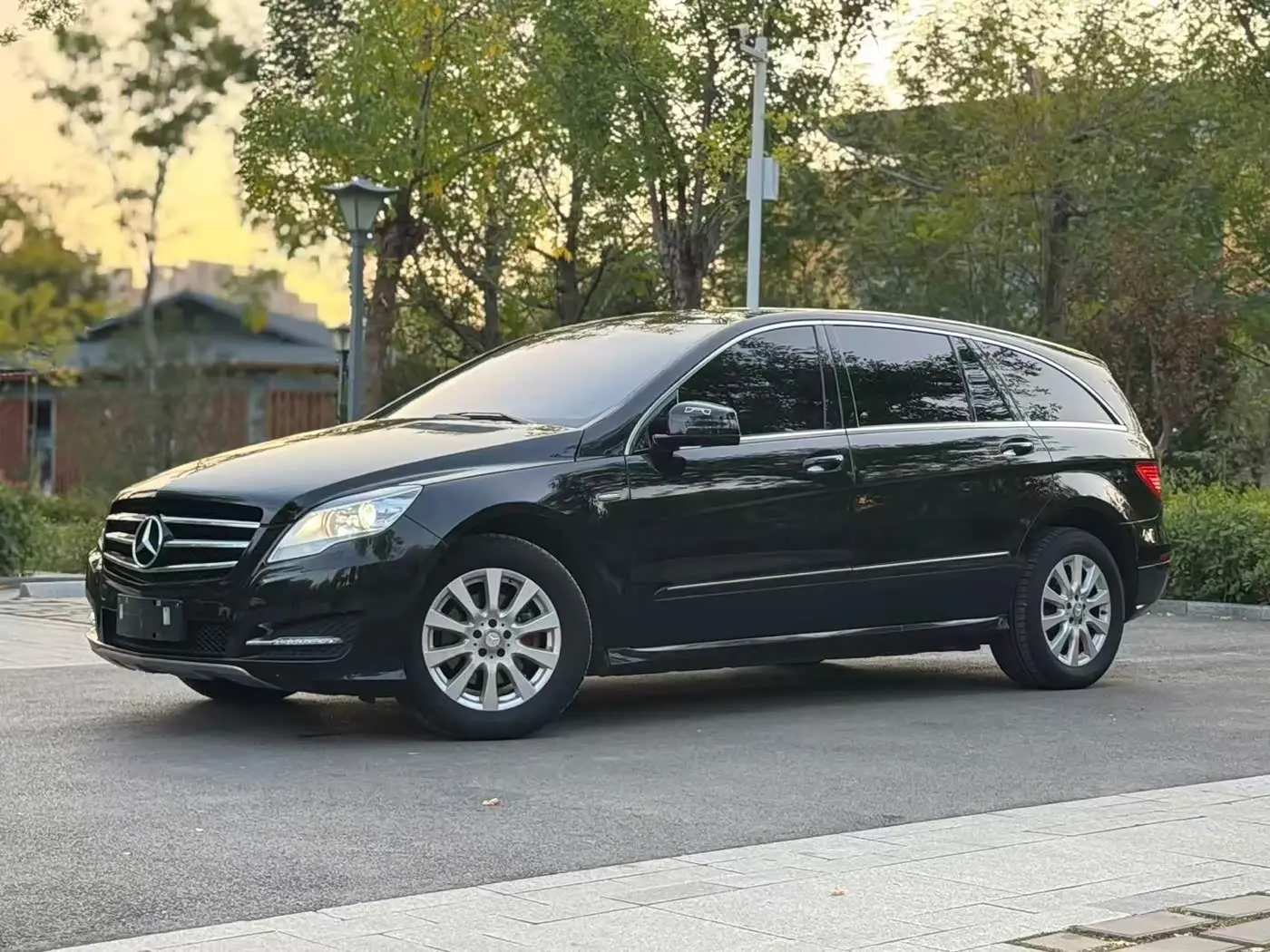 Mercedes-Benz R-Class 2017 — Photo 7/20