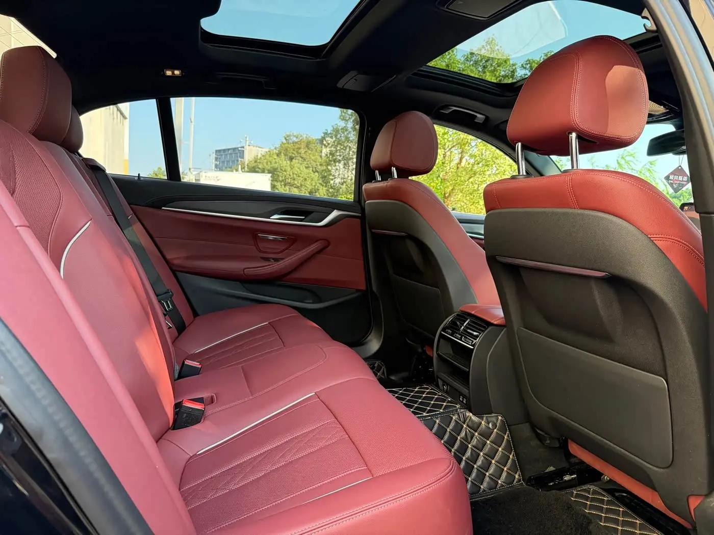 BMW 5 Series 2022 — Photo 11/14