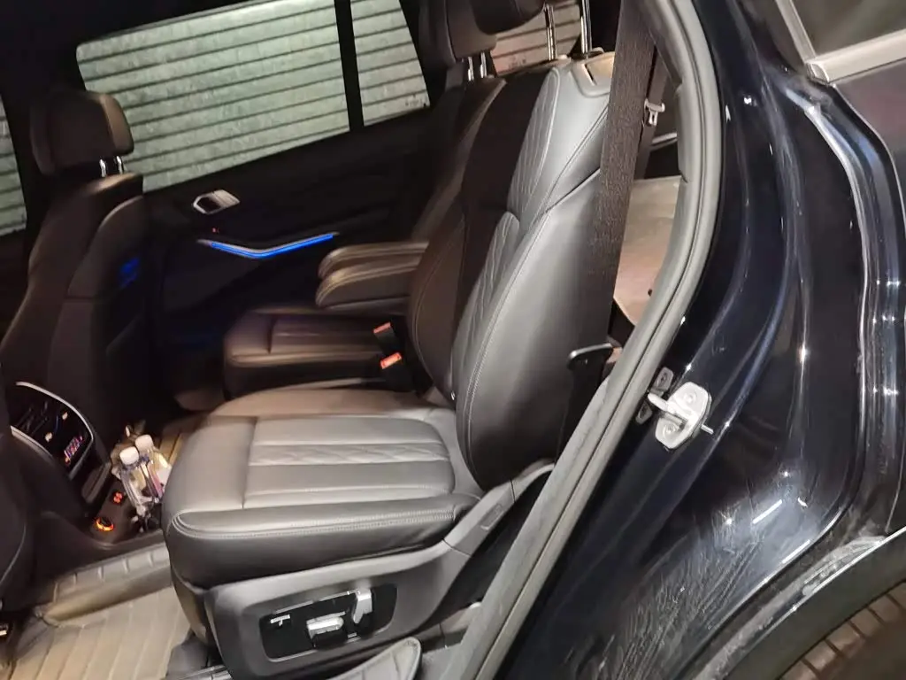 BMW X7 2020 — Photo 18/20