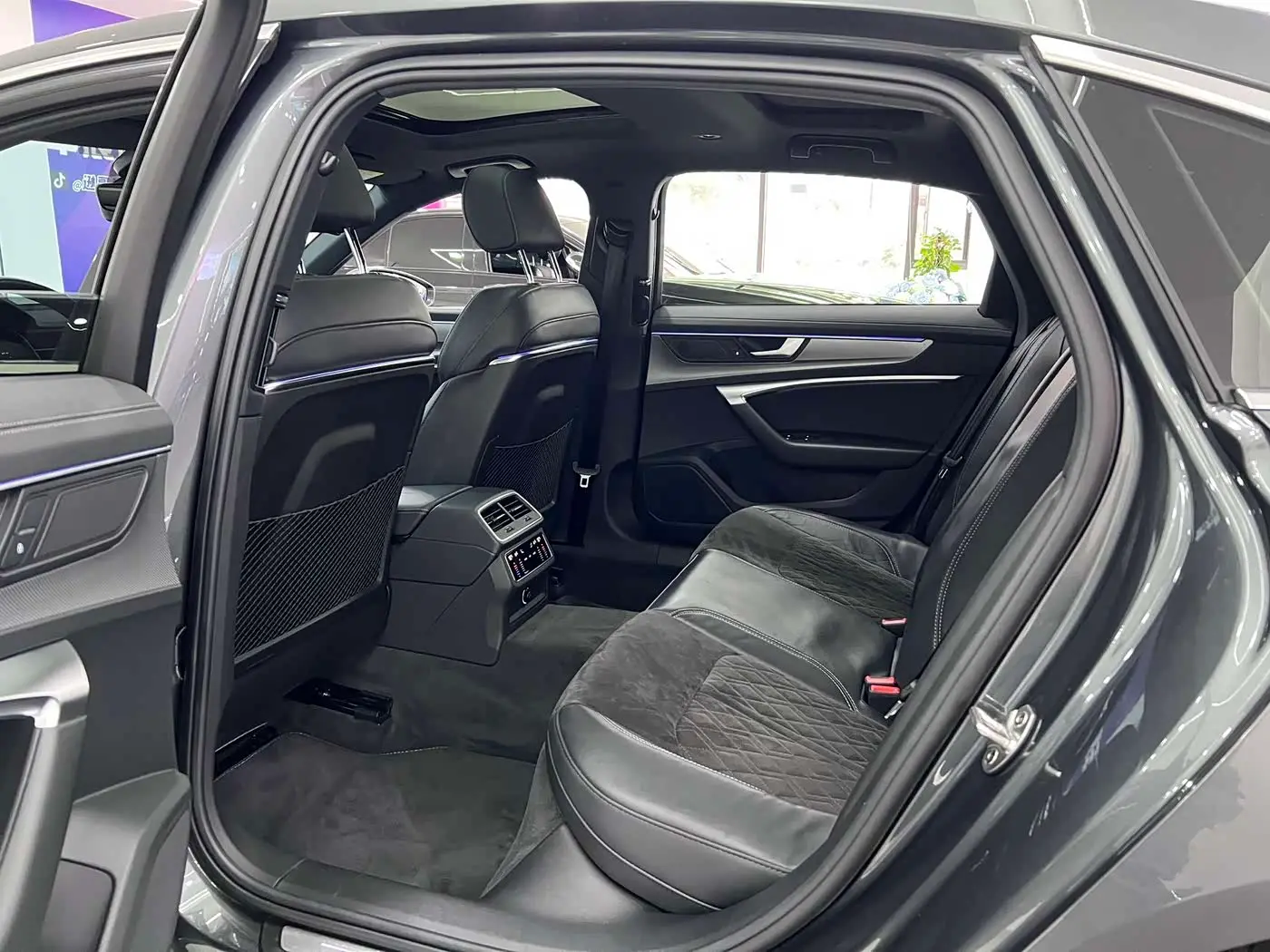 Audi A6L 2022 — Photo 8/20
