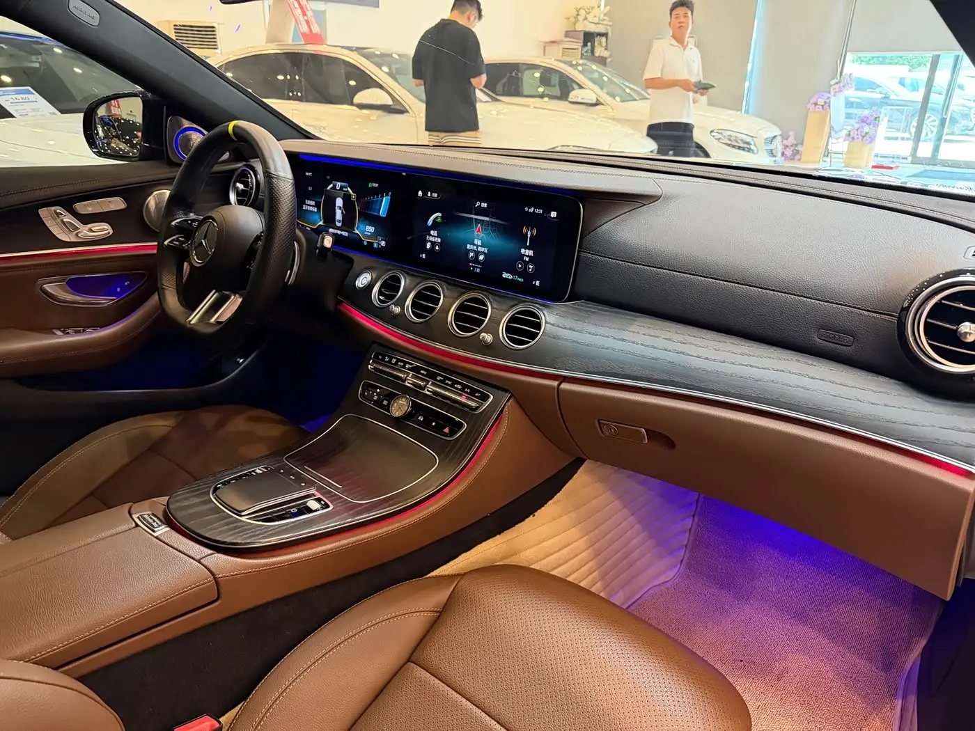 Mercedes-Benz E-Class 2021 — Photo 19/19
