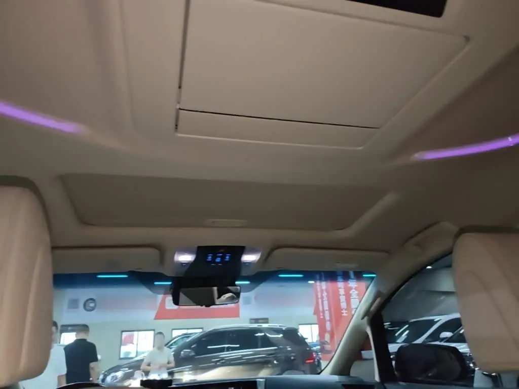 Toyota Alphard 2021 — Photo 18/20