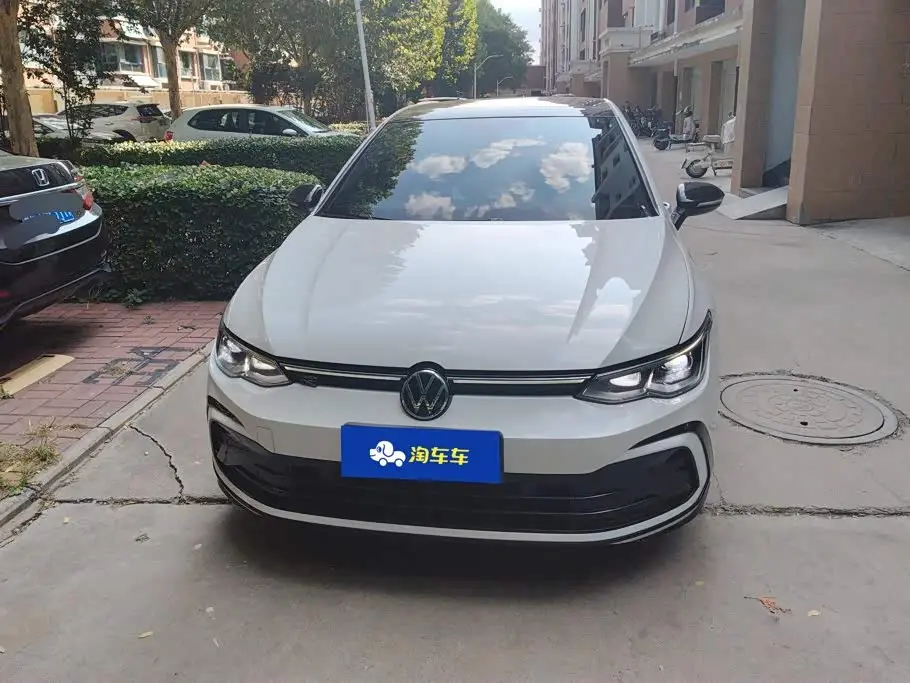 Volkswagen Golf 2023 — Photo 2/16