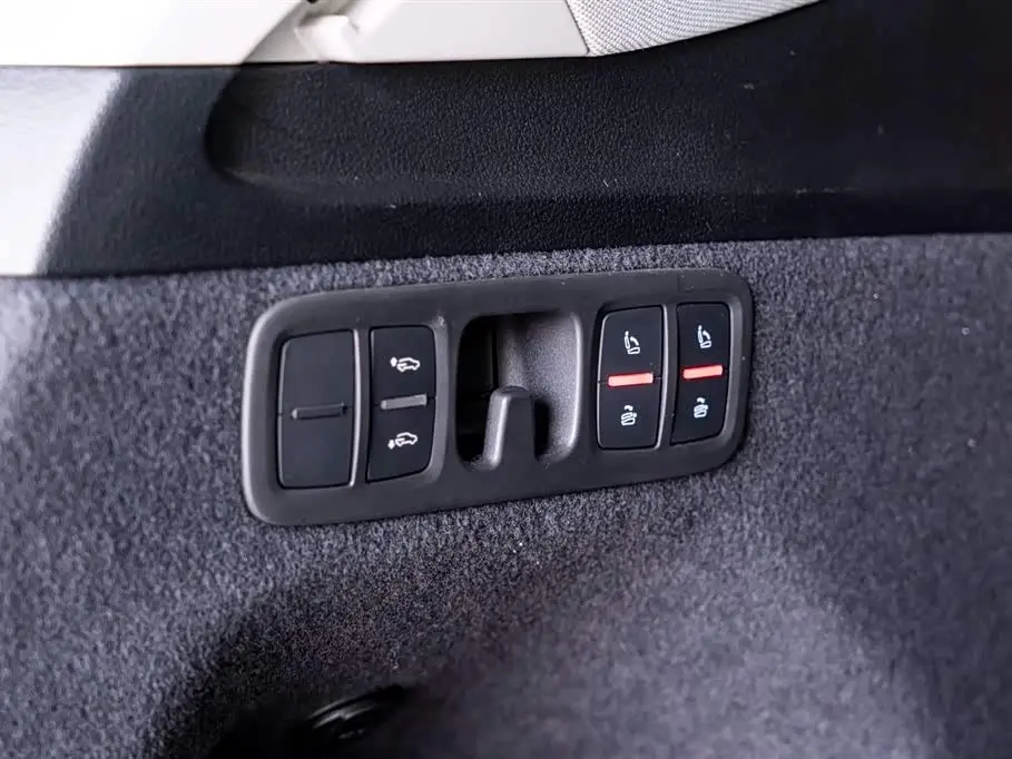 Audi Q7 2020 — Photo 17/20