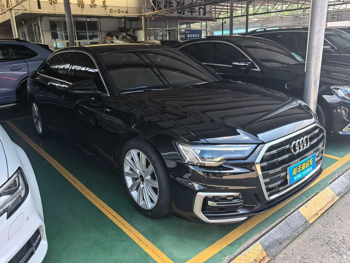 Audi A6L 2022 — Фото 3/15