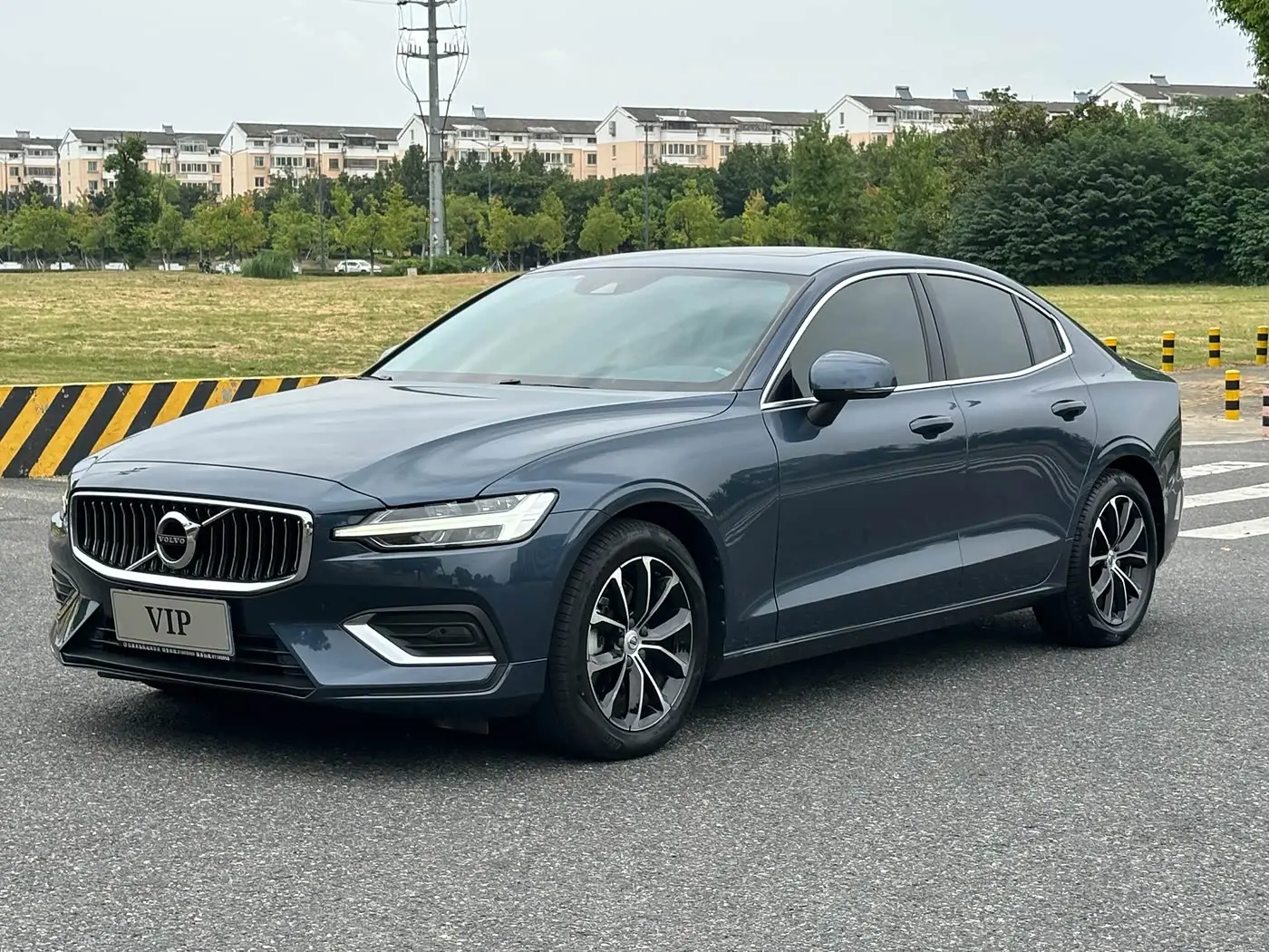 Volvo S60 2022 — Фото 1/20