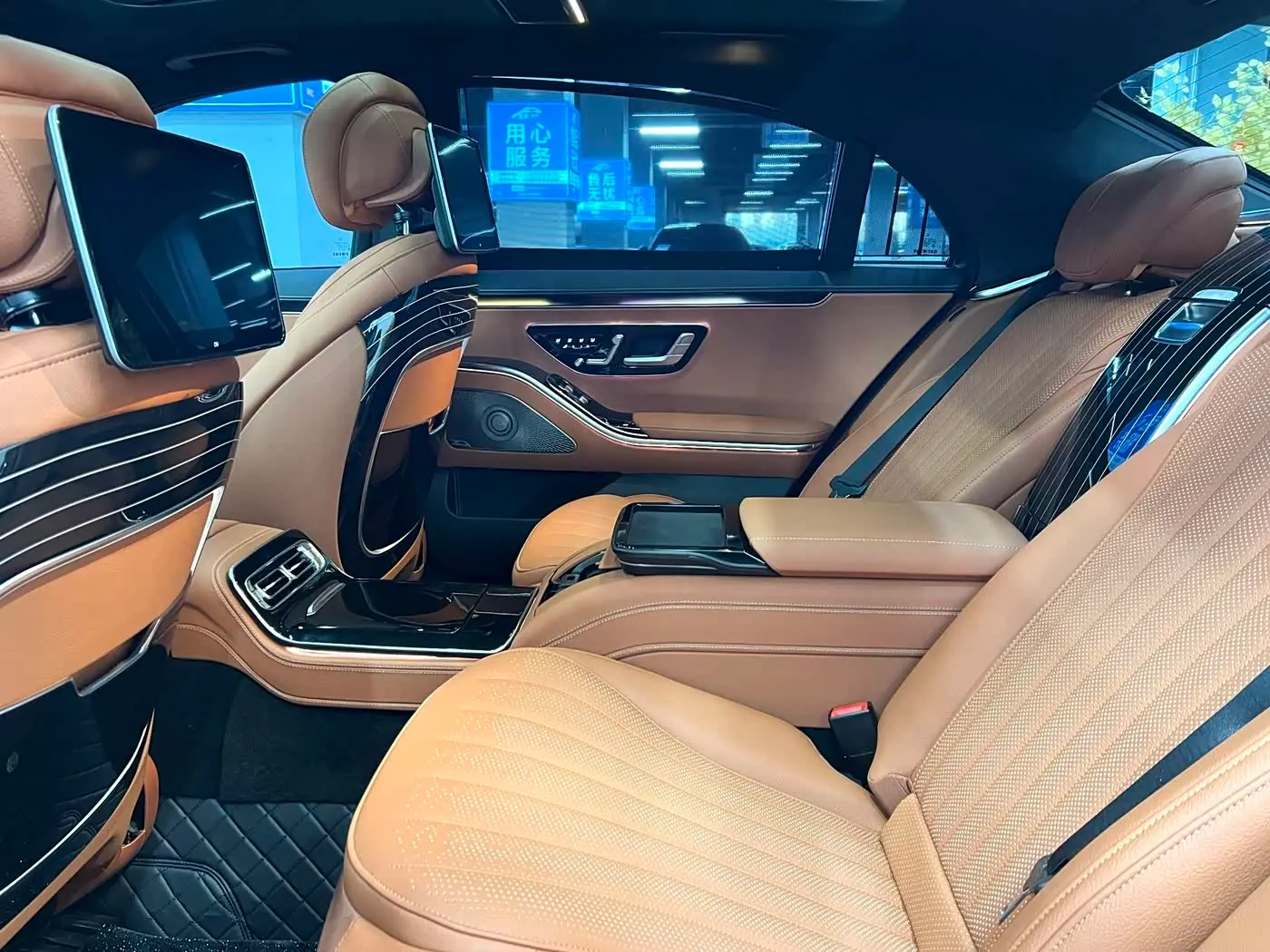 Mercedes-Benz S-Class 2014 — Photo 11/17