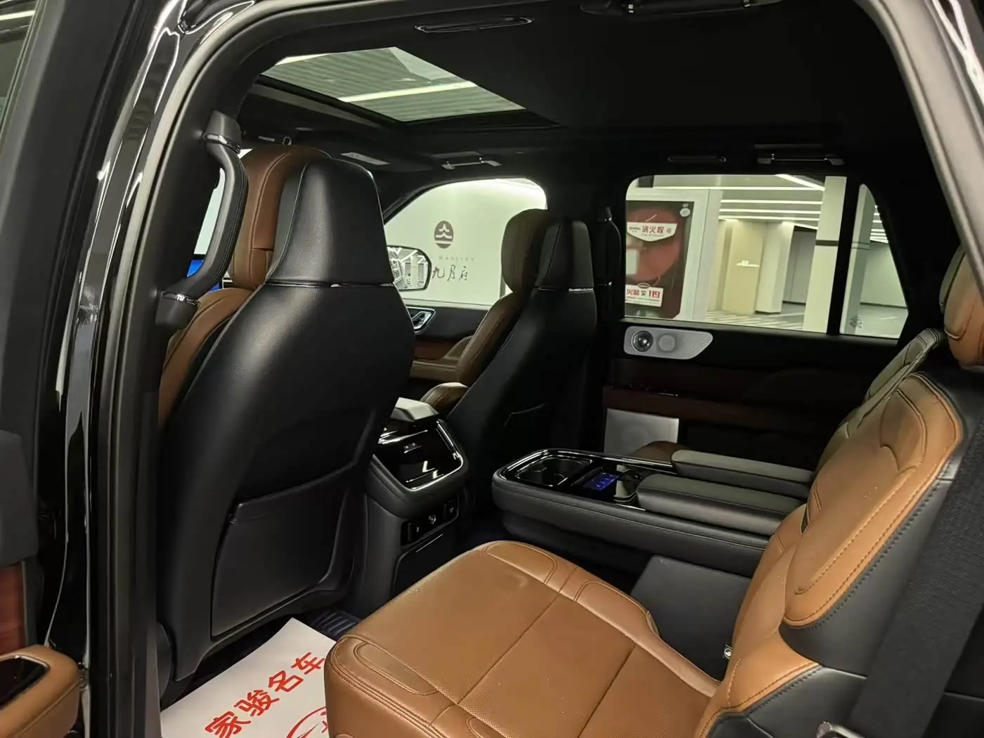 Lincoln Navigator 2023 — Photo 8/10