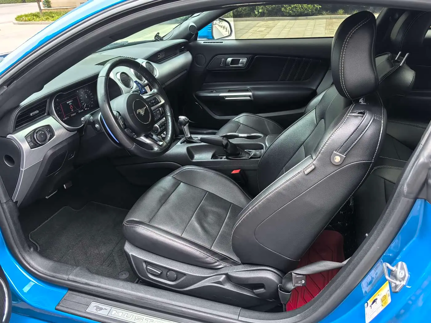 Ford Mustang 2022 — Photo 19/20