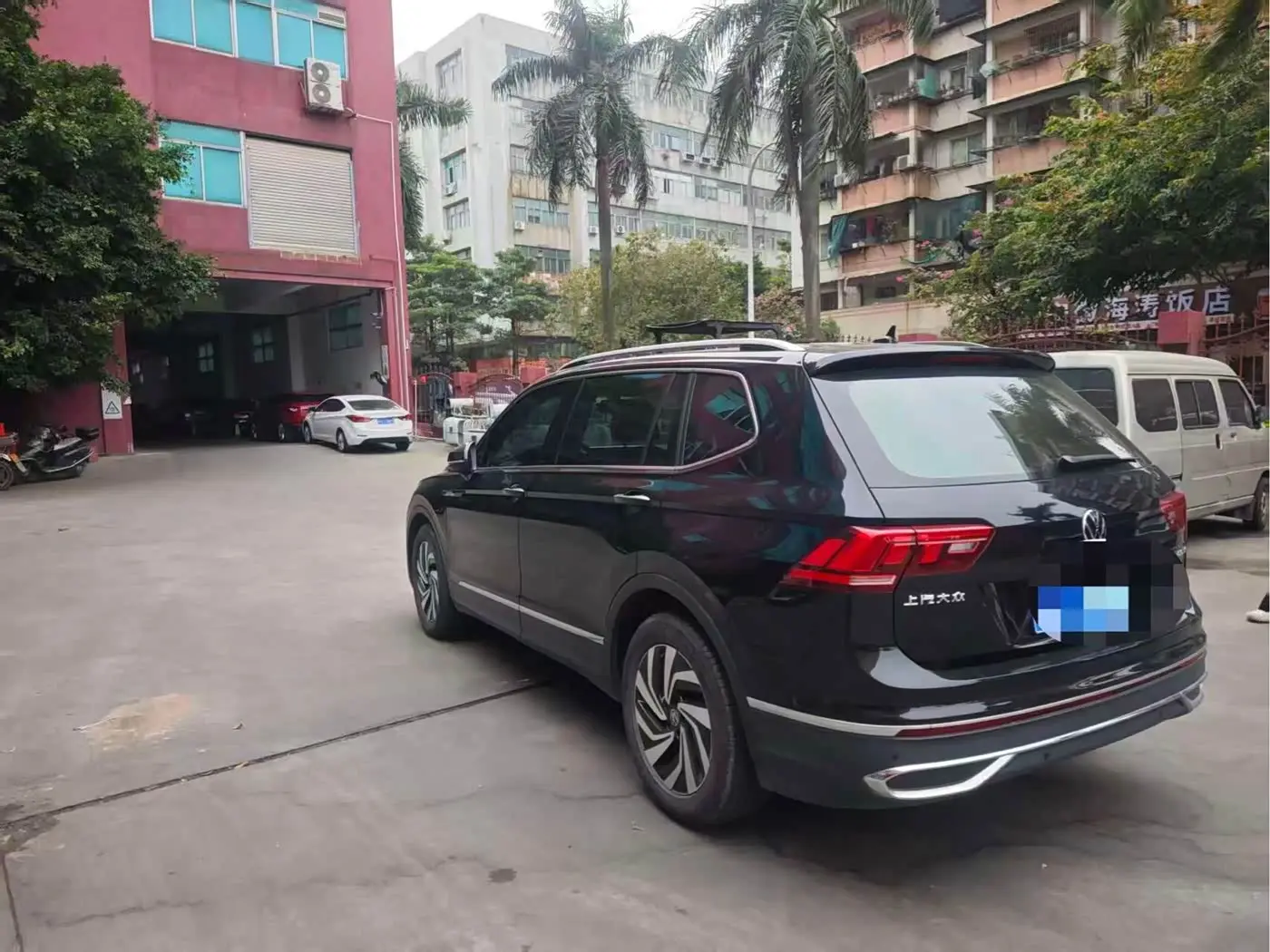 Volkswagen Tiguan L 2024 — Photo 8/8