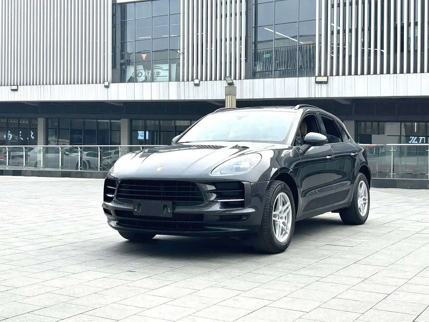 Porsche Macan 2018 — ფოტო 1/17