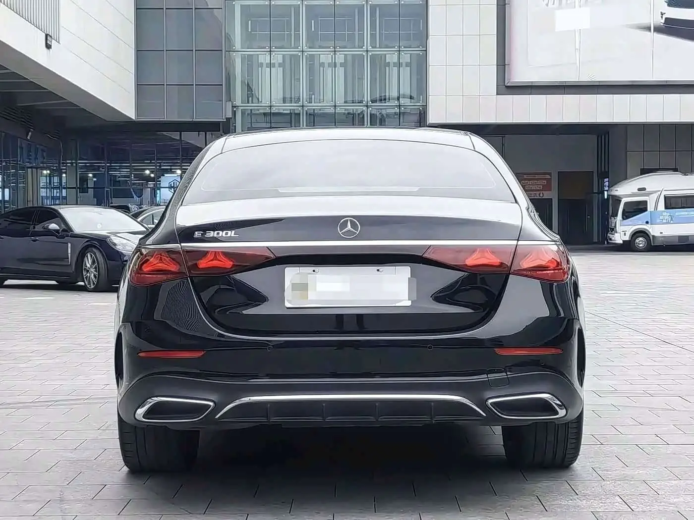 Mercedes-Benz E-Class 2023 — Photo 10/11