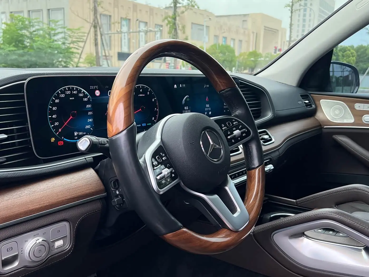 Mercedes-Benz GLS 2022 — Photo 12/18