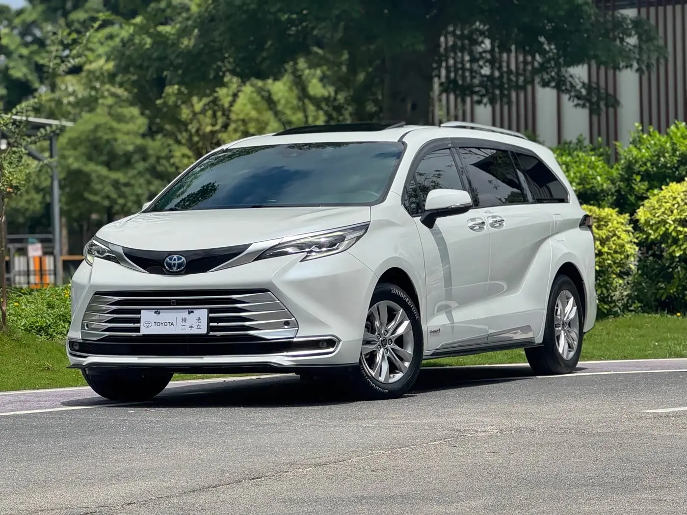 Toyota Sienna 2022 — Photo 1/20
