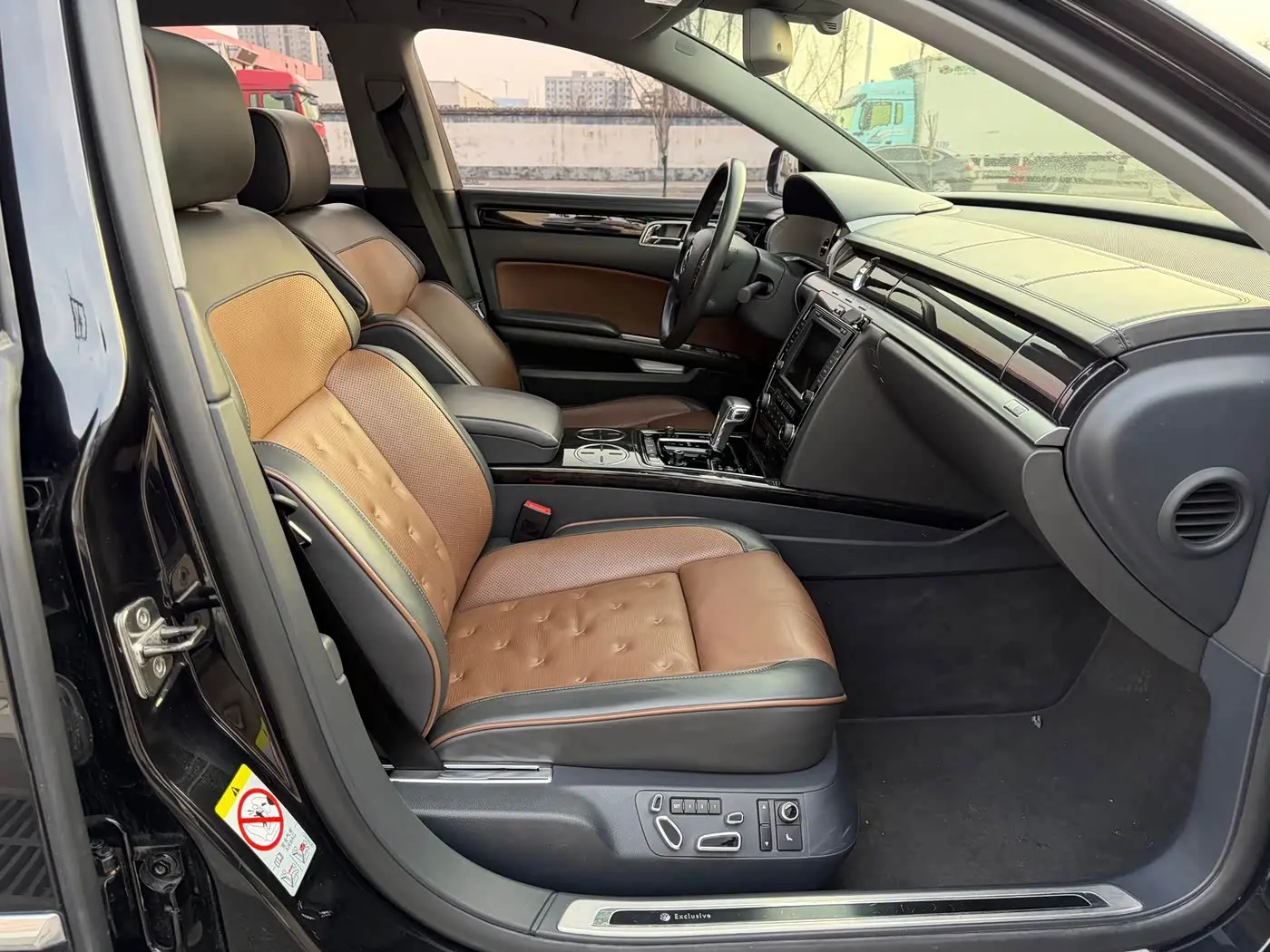 Volkswagen Phaeton 2016 — Photo 4/18