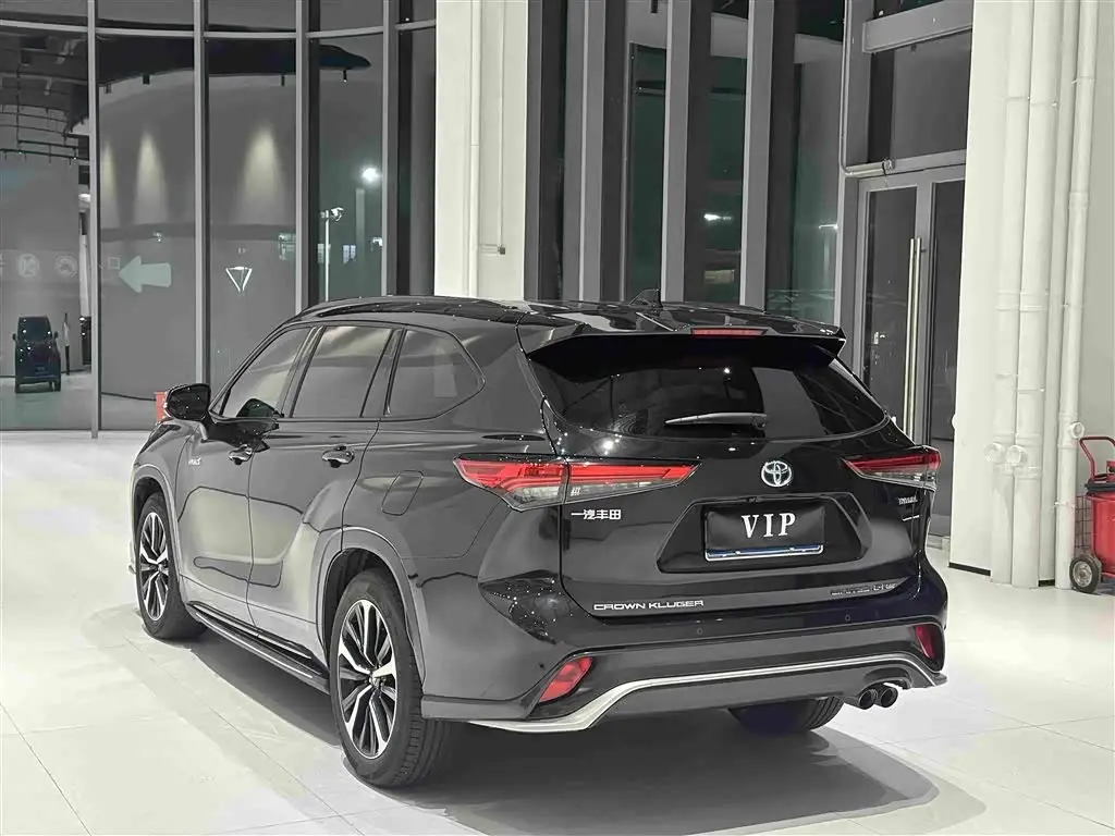 Toyota Crown Kluger 2022 — Photo 6/20