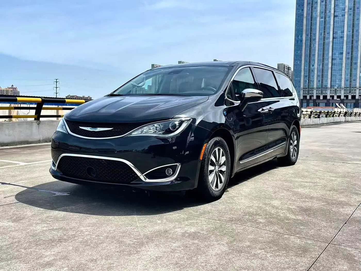 Chrysler Grand Caravan PHEV 2025 — Şəkil 1/20