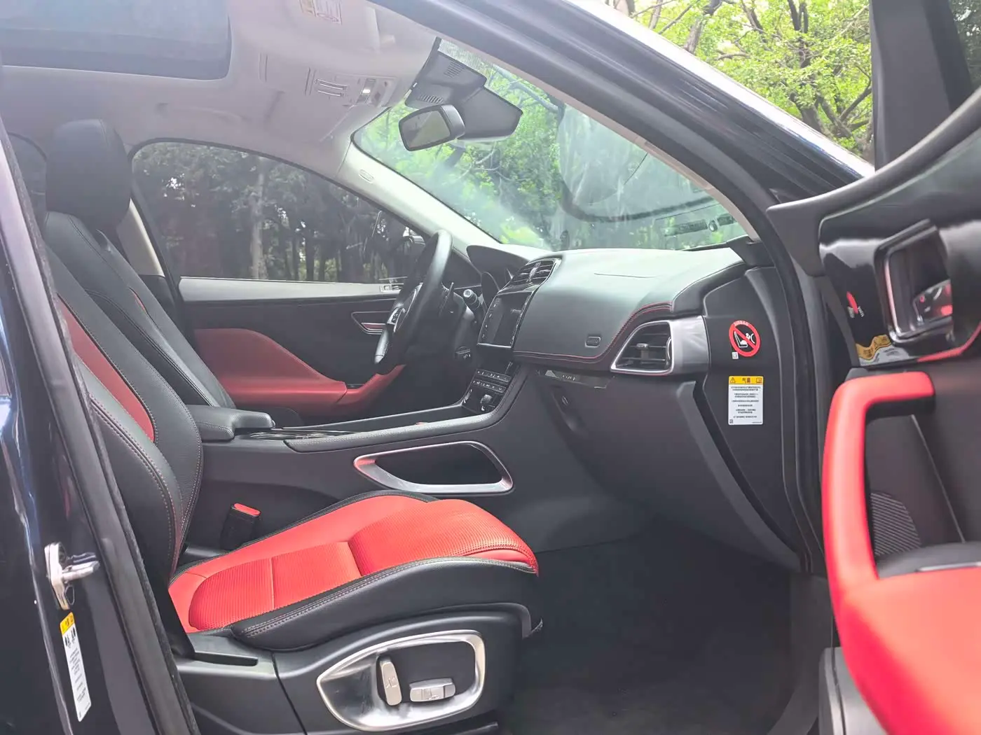 Jaguar F-PACE 2017 — Şəkil 11/20