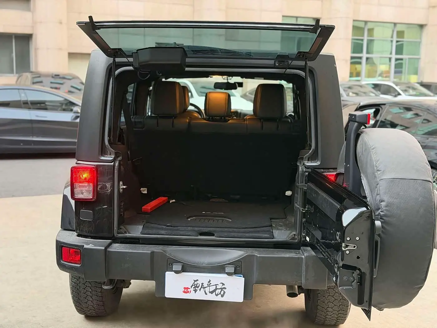 Jeep Wrangler 2017 — Фото 6/16