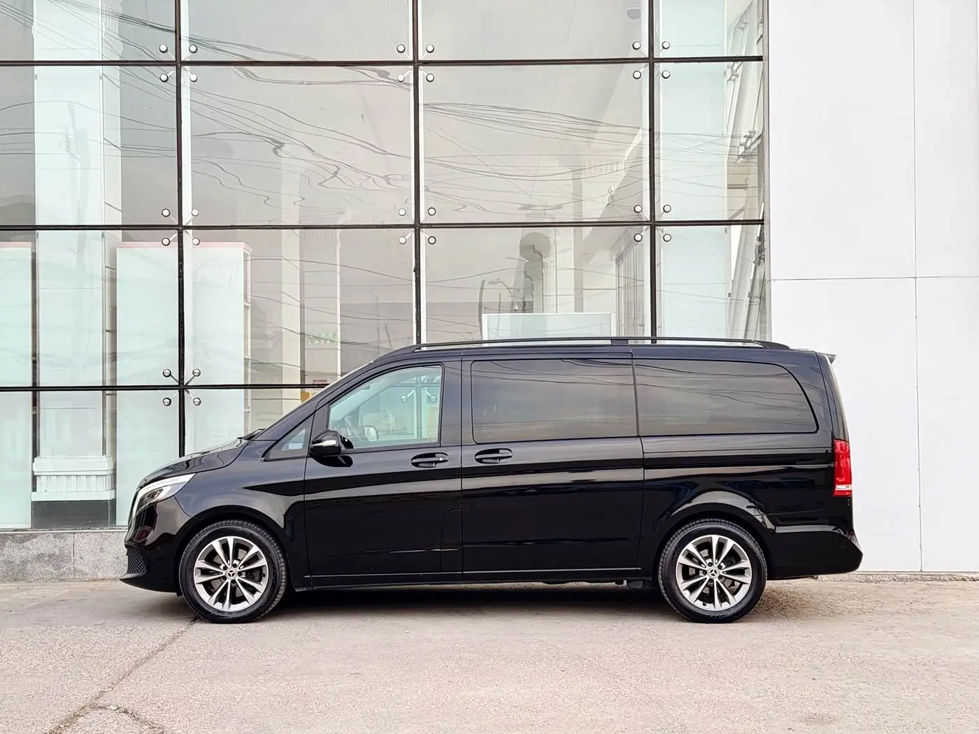 Mercedes-Benz V-Class 2020 — Фото 8/18