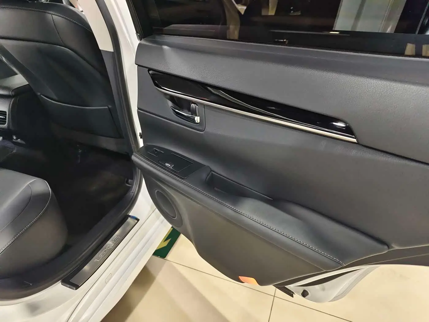 Lexus ES 2014 — Photo 15/16
