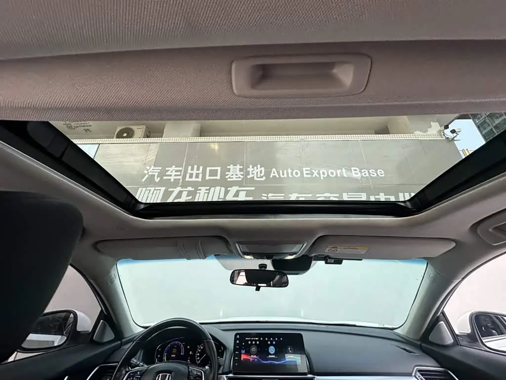 Honda Accord 2023 — Photo 13/14