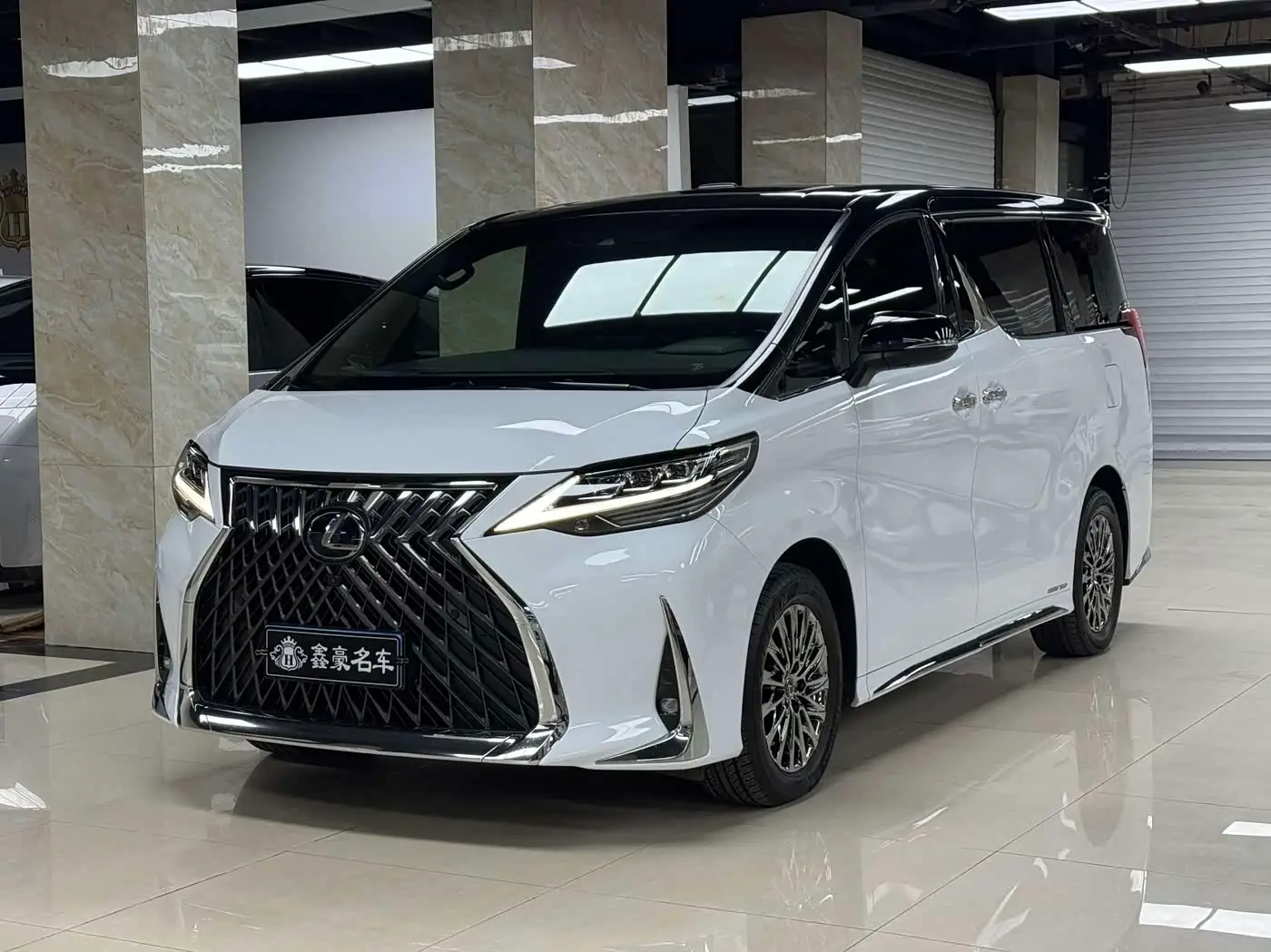 Lexus LM, 2022
